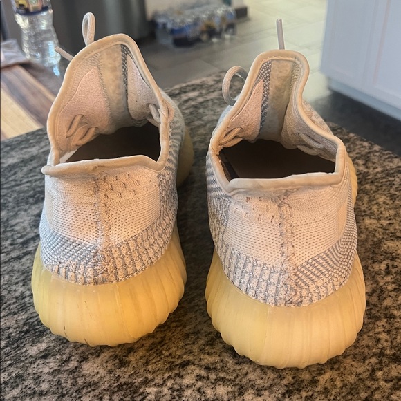 Yeezy Boost 350 V2 “Cloud White” 2019 - Picture 5 of 8